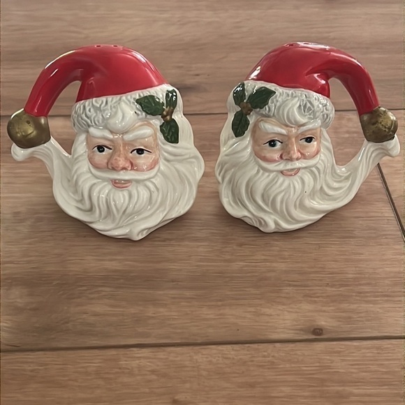 Vintage Fitz And Floyd Omnibus
Santa Claus Ceramic Salt And Pepper Shakers - Picture 15 of 15
